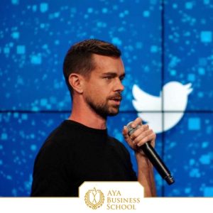 جک دورسی مدیر عامل twitter و همچنین شرکت پرداخت الکترونیک square است که اعلام نموده مبلغ 1.4 دلار دستمزد دریافت می کند. دستمزد باور نکردنی مالک توئیتر
